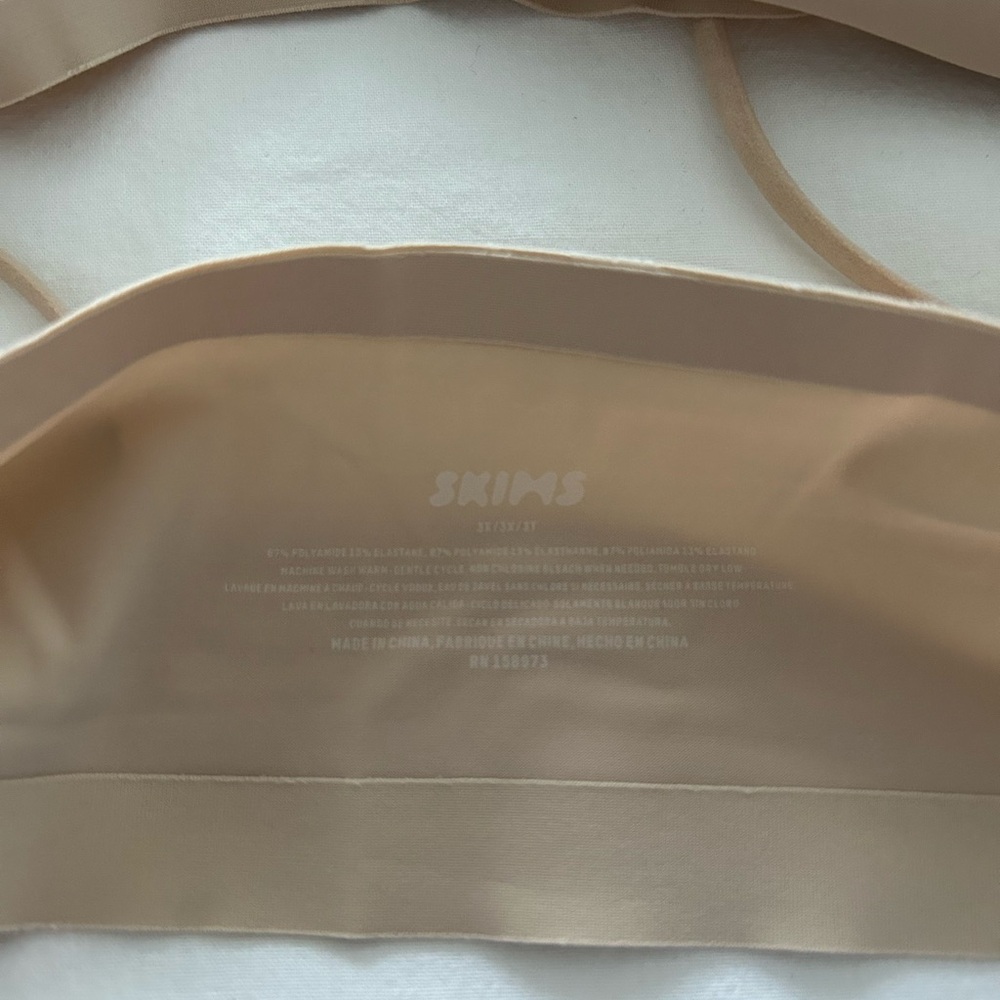 SKIMS Nude Bandeau - Picture 2 of 6